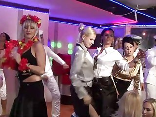ფილმი უფასო პორნო, ჯგუფური სექსი ლურჯი ხარ